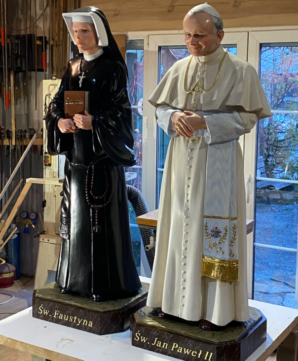 zeźba św. Jana Pawła II – duża forma 130 cm, projekt 3D i frezowanie 3D CNC w drewnie lipowym