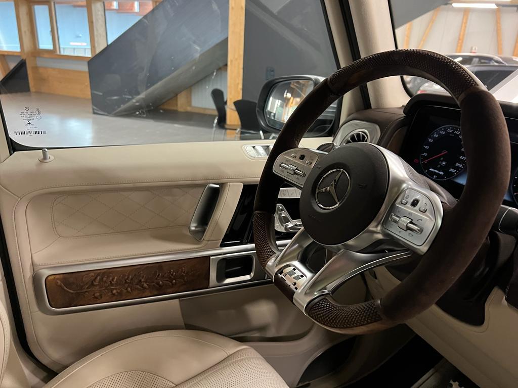 Dekoracje wnętrza Mercedes AMG – Maszkaron